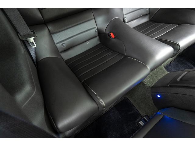 マスタング Ｖ８　ＧＴクーペ　ザ　ブラック　正規Ｄ車　１オーナー　記録簿有　４０台限定車　グラスルーフ　専用１９インチＡＷ　ブラックレザーシート／ヒーター　カロッツェリアナビ／フルセグＴＶ　Ｂｌｕｅｔｏｏｔｈ　ルームミラー内蔵Ｂカメラ　クルコン（52枚目）
