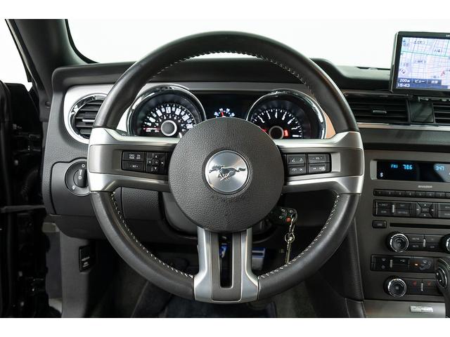 マスタング Ｖ８　ＧＴクーペ　ザ　ブラック　正規Ｄ車　１オーナー　記録簿有　４０台限定車　グラスルーフ　専用１９インチＡＷ　ブラックレザーシート／ヒーター　カロッツェリアナビ／フルセグＴＶ　Ｂｌｕｅｔｏｏｔｈ　ルームミラー内蔵Ｂカメラ　クルコン（57枚目）