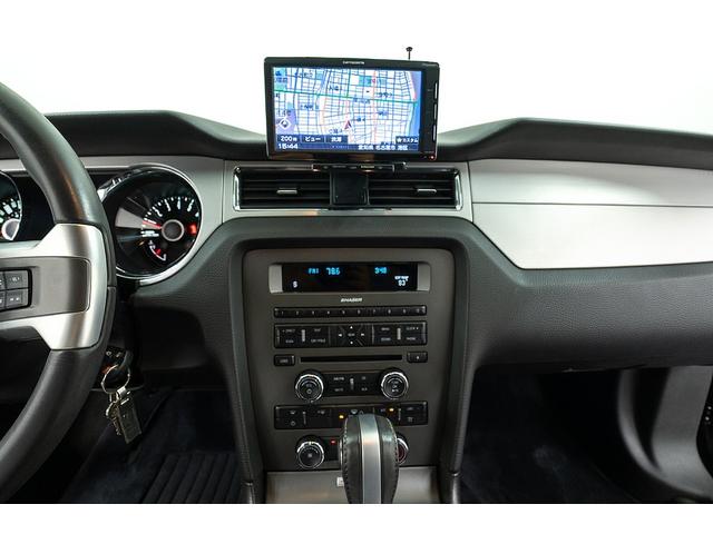 マスタング Ｖ８　ＧＴクーペ　ザ　ブラック　正規Ｄ車　１オーナー　記録簿有　４０台限定車　グラスルーフ　専用１９インチＡＷ　ブラックレザーシート／ヒーター　カロッツェリアナビ／フルセグＴＶ　Ｂｌｕｅｔｏｏｔｈ　ルームミラー内蔵Ｂカメラ　クルコン（60枚目）