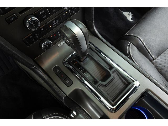 マスタング Ｖ８　ＧＴクーペ　ザ　ブラック　正規Ｄ車　１オーナー　記録簿有　４０台限定車　グラスルーフ　専用１９インチＡＷ　ブラックレザーシート／ヒーター　カロッツェリアナビ／フルセグＴＶ　Ｂｌｕｅｔｏｏｔｈ　ルームミラー内蔵Ｂカメラ　クルコン（64枚目）