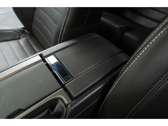 マスタング Ｖ８　ＧＴクーペ　ザ　ブラック　正規Ｄ車　１オーナー　記録簿有　４０台限定車　グラスルーフ　専用１９インチＡＷ　ブラックレザーシート／ヒーター　カロッツェリアナビ／フルセグＴＶ　Ｂｌｕｅｔｏｏｔｈ　ルームミラー内蔵Ｂカメラ　クルコン（66枚目）