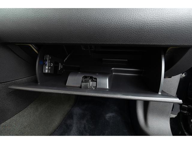 マスタング Ｖ８　ＧＴクーペ　ザ　ブラック　正規Ｄ車　１オーナー　記録簿有　４０台限定車　グラスルーフ　専用１９インチＡＷ　ブラックレザーシート／ヒーター　カロッツェリアナビ／フルセグＴＶ　Ｂｌｕｅｔｏｏｔｈ　ルームミラー内蔵Ｂカメラ　クルコン（69枚目）