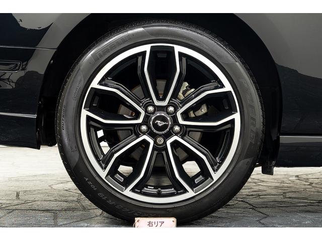 マスタング Ｖ８　ＧＴクーペ　ザ　ブラック　正規Ｄ車　１オーナー　記録簿有　４０台限定車　グラスルーフ　専用１９インチＡＷ　ブラックレザーシート／ヒーター　カロッツェリアナビ／フルセグＴＶ　Ｂｌｕｅｔｏｏｔｈ　ルームミラー内蔵Ｂカメラ　クルコン（76枚目）