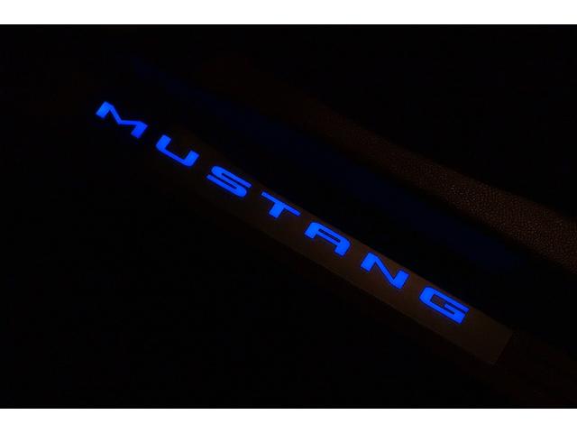 マスタング Ｖ８　ＧＴクーペ　ザ　ブラック　正規Ｄ車　１オーナー　記録簿有　４０台限定車　グラスルーフ　専用１９インチＡＷ　ブラックレザーシート／ヒーター　カロッツェリアナビ／フルセグＴＶ　Ｂｌｕｅｔｏｏｔｈ　ルームミラー内蔵Ｂカメラ　クルコン（79枚目）