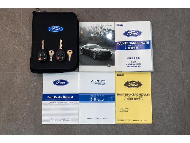 マスタング Ｖ８　ＧＴクーペ　ザ　ブラック　正規Ｄ車　１オーナー　記録簿有　４０台限定車　グラスルーフ　専用１９インチＡＷ　ブラックレザーシート／ヒーター　カロッツェリアナビ／フルセグＴＶ　Ｂｌｕｅｔｏｏｔｈ　ルームミラー内蔵Ｂカメラ　クルコン（80枚目）