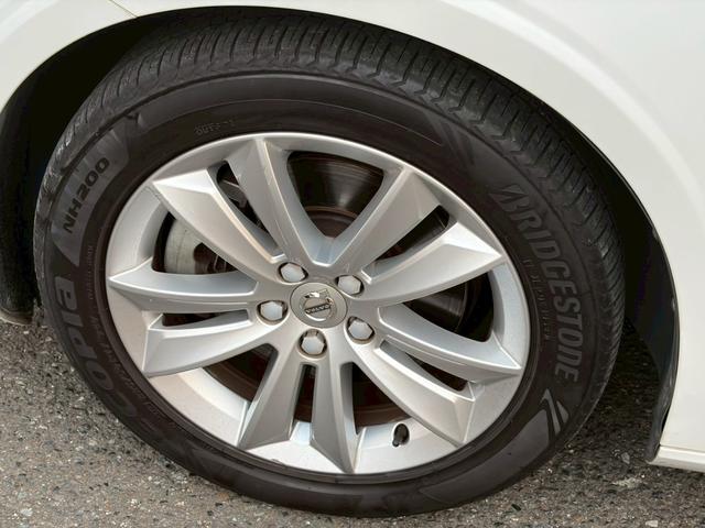 V60 T5 モメンタム ホワイトレザー/パイロットアシスト/シートヒーター/パワーバックドア/LEDヘッドライト/レーダーセーフティ/パーキングアシスト/パワーメモリシート/パワーバックドア/禁煙車(17枚目)