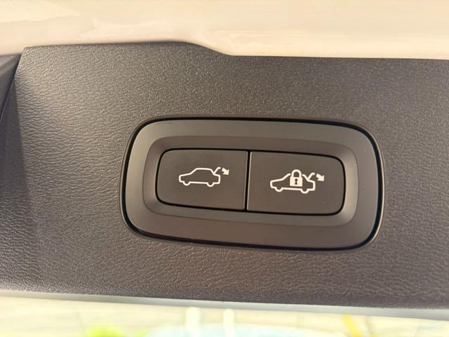 V60 T5 モメンタム ホワイトレザー/パイロットアシスト/シートヒーター/パワーバックドア/LEDヘッドライト/レーダーセーフティ/パーキングアシスト/パワーメモリシート/パワーバックドア/禁煙車(22枚目)