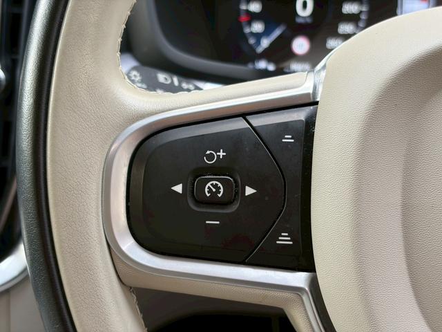 V60 T5 モメンタム ホワイトレザー/パイロットアシスト/シートヒーター/パワーバックドア/LEDヘッドライト/レーダーセーフティ/パーキングアシスト/パワーメモリシート/パワーバックドア/禁煙車(29枚目)