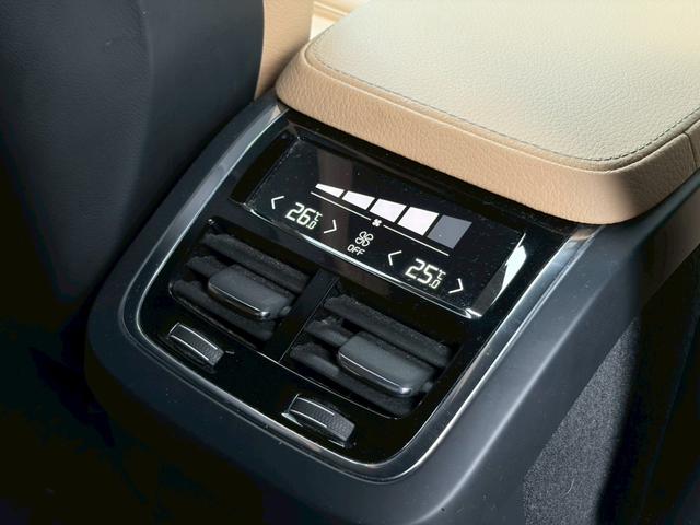 XC90 T5 AWD モーメンタム ベージュレザー/シートヒーター/全方位カメラ/レーザーセーフティ/パイロットアシスト/パワーバックドア/LEDヘッドライト/デイライト/禁煙車/純正大型ディスプレイナビ/applecarplay(24枚目)