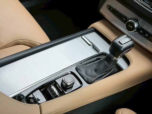 XC90 T5 AWD モーメンタム ベージュレザー/シートヒーター/全方位カメラ/レーザーセーフティ/パイロットアシスト/パワーバックドア/LEDヘッドライト/デイライト/禁煙車/純正大型ディスプレイナビ/applecarplay(37枚目)