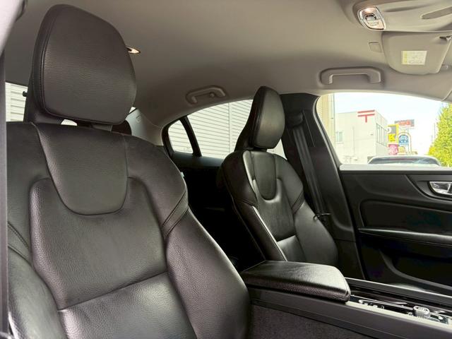 S60 T4 モメンタム 1オーナー禁煙車/パイロットアシスト/レーダーセーフティ/全方位カメラ/シートヒーター/ブラックレザーインテリア/ディーラー整備車/LEDヘッドライト/apllecarplay(5枚目)