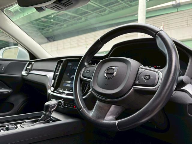 S60 T4 モメンタム 1オーナー禁煙車/パイロットアシスト/レーダーセーフティ/全方位カメラ/シートヒーター/ブラックレザーインテリア/ディーラー整備車/LEDヘッドライト/apllecarplay(6枚目)