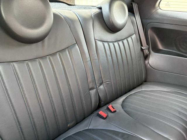 家具ブランド「ポルトローナ・フラウ」とコラボした特別なフルレザーシートとなります。