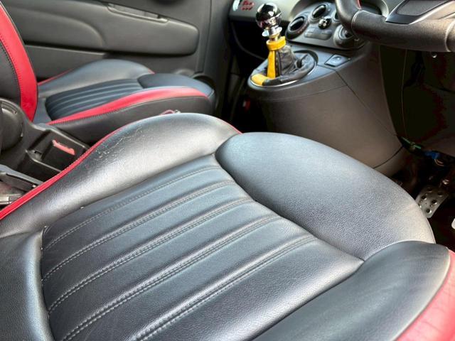 家具ブランド「ポルトローナ・フラウ」とコラボした特別なフルレザーシートとなります。