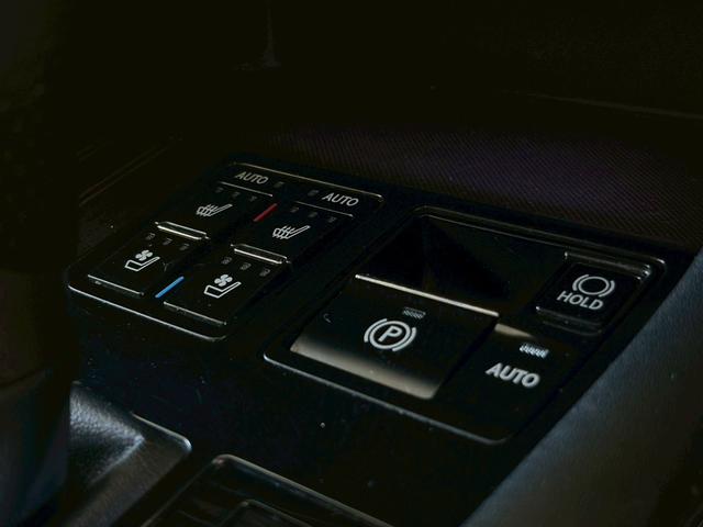 ＲＸ ＲＸ２００ｔ　Ｆスポーツ　４ＷＤ／パノラマサンルーフ／ブラックレーザー／シートヒータ・ベンチレーション／レーダーセーフティ／３眼ＬＥＤヘッドライト／全席シートヒーター／２０インチＦスポーツアルミ／ステアリングヒーター（6枚目）