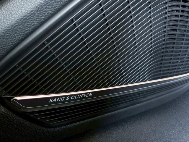 Ａ４アバント ２．０ＴＦＳＩクワトロ　４ＷＤ／ラグジュアリーパッケージ／ブラックレザー／アダプティブクルーズ／Ｂ＆Ｏ音響システム／レーダーセーフティ／マトリクスＬＥＤヘッドライト／バーチャルコックピット／シートヒーター／パワーバックドア（4枚目）