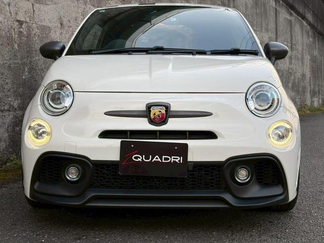 アバルト５９５ コンペティツィオーネ　後期ＭＴモデル／純正可変マフラーレコードモンツァ／純正サベルトスポーツシート／オプション社外ナビ／ブレンボビックキャリパー／純正スコーピオンブーストメーター／カーボントリムアルカンターラーステアリング（10枚目）