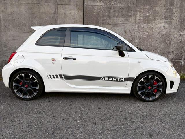 アバルト５９５ コンペティツィオーネ　後期ＭＴモデル／純正可変マフラーレコードモンツァ／純正サベルトスポーツシート／オプション社外ナビ／ブレンボビックキャリパー／純正スコーピオンブーストメーター／カーボントリムアルカンターラーステアリング（12枚目）