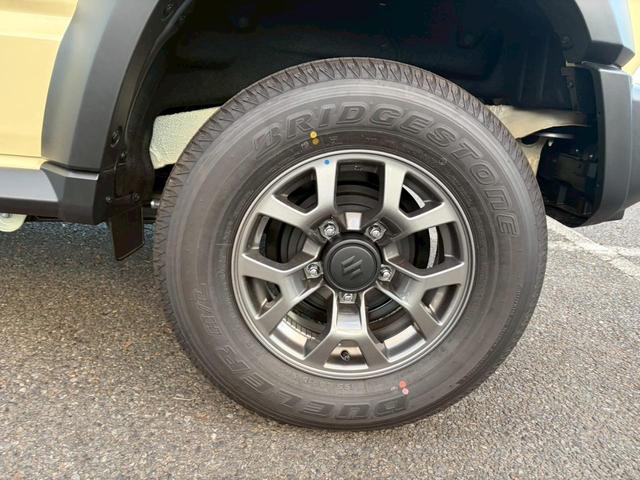 ジムニーノマド FC 5速MTモデル/登録済み未使用車/スズキレーダーセーフティ/シートヒーター/スマートキー/15インチ純正アルミ/シフォンアイボリーメタリック/ブラックルーフz/4WD(13枚目)