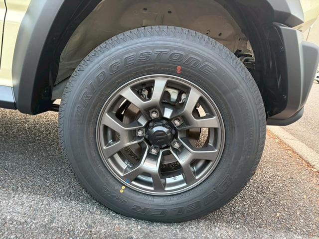 ジムニーノマド FC 5速MTモデル/登録済み未使用車/スズキレーダーセーフティ/シートヒーター/スマートキー/15インチ純正アルミ/シフォンアイボリーメタリック/ブラックルーフz/4WD(16枚目)