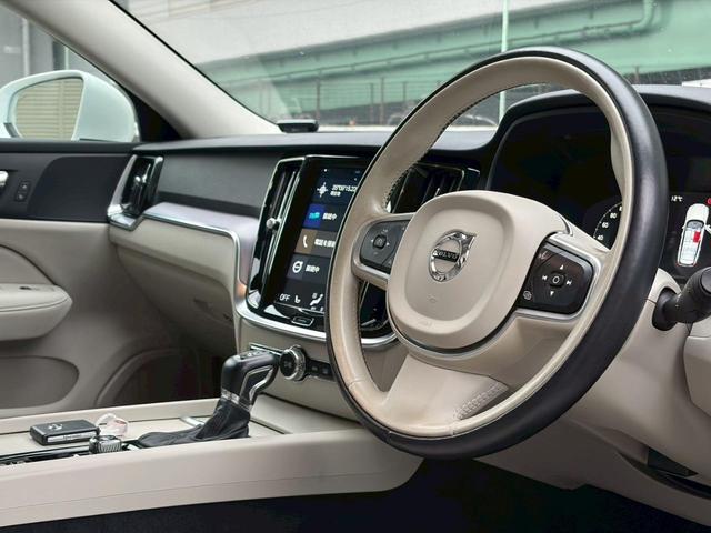 �����͋ߔN�l�C�̍����z���C�g���U�[�ƂȂ�܂��B���ꂪ���ɂ����f�ނƂȂ��Ă���܂��̂ň��S���Ă��g�p���������܂��B�z���C�g���U�[�͂������Ȍ����ڂ����łȂ��ď�ɂ͍����ɂȂ�Ȃ����͂�