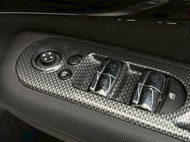 ＭＩＮＩ クーパーＤ　クラブマン　メルティングシルバー／ブラックルーフ／前期最終モデル／タッチパネルコマンド／ＬＥＤデイライト／１７インチ純正アルミ／パーキングアシスト／オートライト／クラブドア／ＥＴＣ／禁煙車（25枚目）