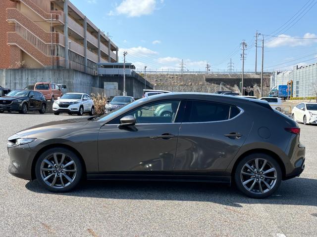 ＭＡＺＤＡ３ファストバック ＸＤバーガンディ　セレクション　Ｆバック１．８ＤＴ　ＸＤバーガンディセレクション　３６０°ビューモニター　純正ＡＷ　ナビ　赤レザーＳ　ステアリングヒーター　シートヒーター（10枚目）