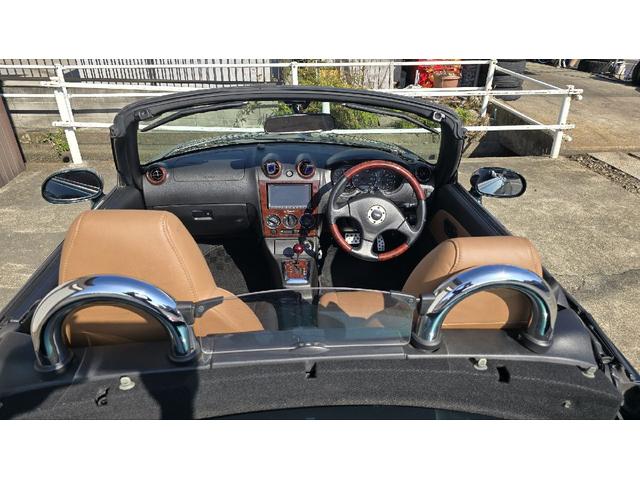 コペン タンレザーエディション　ＥＴＣ　ナビ　ＴＶ　キーレスエントリー　シートヒーター　ＡＴ　ＡＢＳ　電動オープンカー　革シート　アルミホイール　エアコン　パワーステアリング　パワーウィンドウ　ＭＯＭＯステアリング　スポイラー（2枚目）