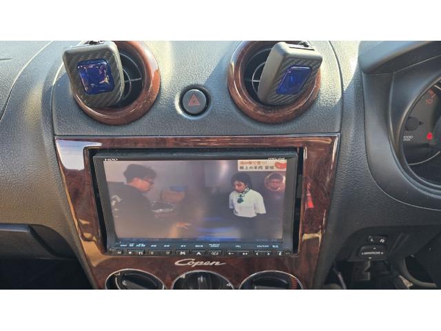 コペン タンレザーエディション　ＥＴＣ　ナビ　ＴＶ　キーレスエントリー　シートヒーター　ＡＴ　ＡＢＳ　電動オープンカー　革シート　アルミホイール　エアコン　パワーステアリング　パワーウィンドウ　ＭＯＭＯステアリング　スポイラー（4枚目）