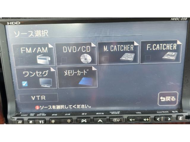 コペン タンレザーエディション　ＥＴＣ　ナビ　ＴＶ　キーレスエントリー　シートヒーター　ＡＴ　ＡＢＳ　電動オープンカー　革シート　アルミホイール　エアコン　パワーステアリング　パワーウィンドウ　ＭＯＭＯステアリング　スポイラー（6枚目）