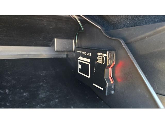 コペン タンレザーエディション　ＥＴＣ　ナビ　ＴＶ　キーレスエントリー　シートヒーター　ＡＴ　ＡＢＳ　電動オープンカー　革シート　アルミホイール　エアコン　パワーステアリング　パワーウィンドウ　ＭＯＭＯステアリング　スポイラー（10枚目）