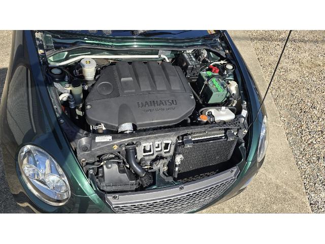 コペン タンレザーエディション　ＥＴＣ　ナビ　ＴＶ　キーレスエントリー　シートヒーター　ＡＴ　ＡＢＳ　電動オープンカー　革シート　アルミホイール　エアコン　パワーステアリング　パワーウィンドウ　ＭＯＭＯステアリング　スポイラー（34枚目）