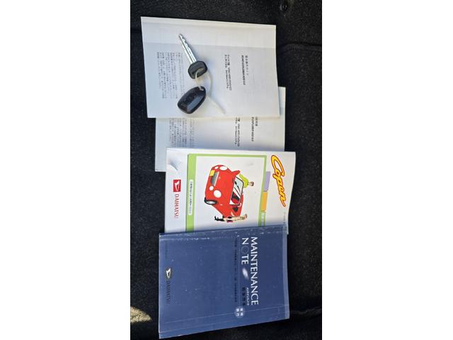 コペン タンレザーエディション　ＥＴＣ　ナビ　ＴＶ　キーレスエントリー　シートヒーター　ＡＴ　ＡＢＳ　電動オープンカー　革シート　アルミホイール　エアコン　パワーステアリング　パワーウィンドウ　ＭＯＭＯステアリング　スポイラー（46枚目）