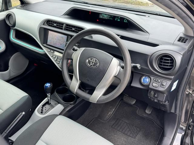 アクア Ｓ　ドライブレコーダー／Ｂｌｕｅｔｏｏｔｈ／ＴＶ　ナビ／ＥＴＣ／車検令和９年６月／フォグランプ／オートライト／オートエアコン／スマートキー／プッシュスタート／電動格納ミラー／パワーステアリング／（6枚目）