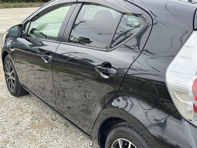 アクア Ｓ　ドライブレコーダー／Ｂｌｕｅｔｏｏｔｈ／ＴＶ　ナビ／ＥＴＣ／車検令和９年６月／フォグランプ／オートライト／オートエアコン／スマートキー／プッシュスタート／電動格納ミラー／パワーステアリング／（33枚目）