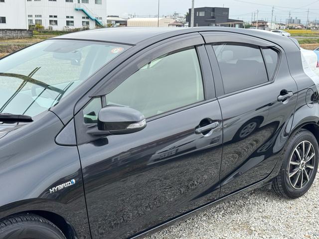 アクア Ｓ　ドライブレコーダー／Ｂｌｕｅｔｏｏｔｈ／ＴＶ　ナビ／ＥＴＣ／車検令和９年６月／フォグランプ／オートライト／オートエアコン／スマートキー／プッシュスタート／電動格納ミラー／パワーステアリング／（35枚目）