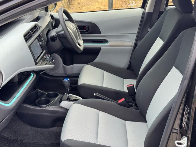 アクア Ｓ　ドライブレコーダー／Ｂｌｕｅｔｏｏｔｈ／ＴＶ　ナビ／ＥＴＣ／車検令和９年６月／フォグランプ／オートライト／オートエアコン／スマートキー／プッシュスタート／電動格納ミラー／パワーステアリング／（43枚目）