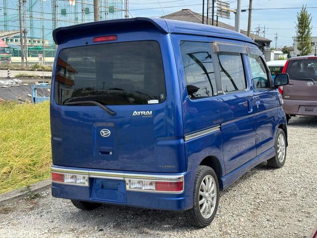 アトレーワゴン カスタムターボＲＳ　４ＷＤ／ターボ／ＥＴＣ／両側スライドドア／タイミングチェーン／エアコン／パワーステアリング／パワーウィンド／（3枚目）