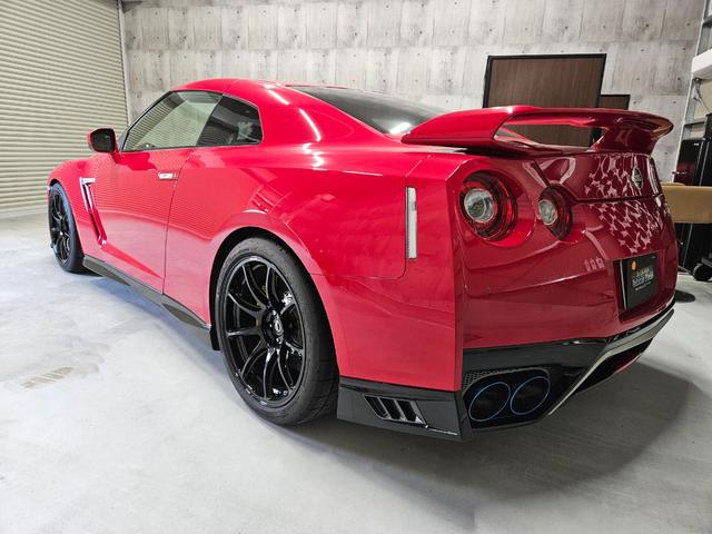 ＧＴ－Ｒ トラックエディション　エンジニアードｂｙニスモ　カーボンセラミックブレーキ／プライバシーガラス／専用ＲＥＣＡＲＯカーボンバックバケットシート＋アルカンターラステアリング＋シフトノブ／ドライブレコーダー／ＧＴ－Ｒ専用フロアカーペットプレミアムスポーツ（12枚目）