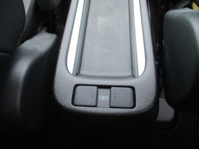 フィット e:HEVホーム 禁煙車 前後誤発進抑制機能 クリソナ 助手席エアバッグ 運転席エアバッグ LEDライト USB接続 バックカメラ ABS サイドエアバッグ オートクルーズコントロール フルセグTV スマートキー(23枚目)