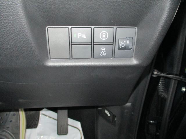 フィット e:HEVホーム 禁煙車 前後誤発進抑制機能 クリソナ 助手席エアバッグ 運転席エアバッグ LEDライト USB接続 バックカメラ ABS サイドエアバッグ オートクルーズコントロール フルセグTV スマートキー(26枚目)