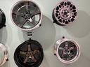 ショールーム内にはKUHLオリジナルブランド、VERZ-WHEELSを展示しております。人気のKCVシリーズや1ピースホイールのVERZ-RACINGまで、現物をご覧頂きながらお選び頂けます。