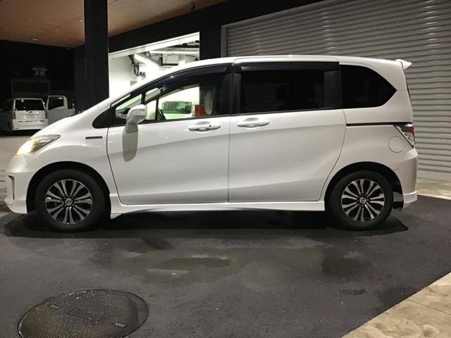 フリードハイブリッド ジャストセレクション セキュリティー 横滑り防止機能 オートクルーズ エアバック ウォークスルー キーレスエントリー PS ETC フルオートエアコン ABS パワーウィンドウ 運転席助手席エアバック(6枚目)