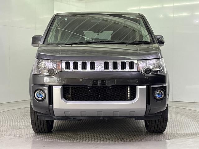 デリカＤ：５ Ｍ　横滑り防止　寒冷地仕様　ＡＢＳ　フルフラット　盗難防止システム　衝突安全ボディ　４ＷＤ　エアバッグ　パワーウィンドウ　スマートキー　３列シート　キーレスエントリー　オートライト　パワーステアリング（2枚目）