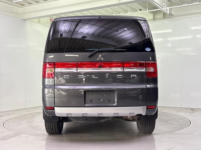 デリカＤ：５ Ｍ　横滑り防止　寒冷地仕様　ＡＢＳ　フルフラット　盗難防止システム　衝突安全ボディ　４ＷＤ　エアバッグ　パワーウィンドウ　スマートキー　３列シート　キーレスエントリー　オートライト　パワーステアリング（5枚目）