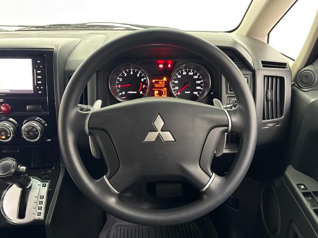 デリカＤ：５ Ｍ　横滑り防止　寒冷地仕様　ＡＢＳ　フルフラット　盗難防止システム　衝突安全ボディ　４ＷＤ　エアバッグ　パワーウィンドウ　スマートキー　３列シート　キーレスエントリー　オートライト　パワーステアリング（8枚目）