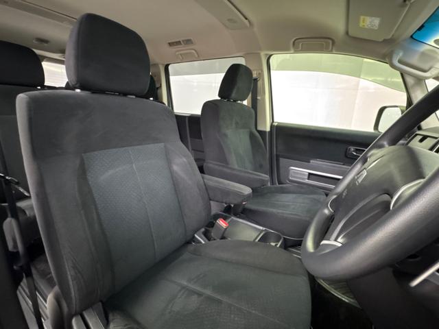 デリカＤ：５ Ｍ　横滑り防止　寒冷地仕様　ＡＢＳ　フルフラット　盗難防止システム　衝突安全ボディ　４ＷＤ　エアバッグ　パワーウィンドウ　スマートキー　３列シート　キーレスエントリー　オートライト　パワーステアリング（11枚目）