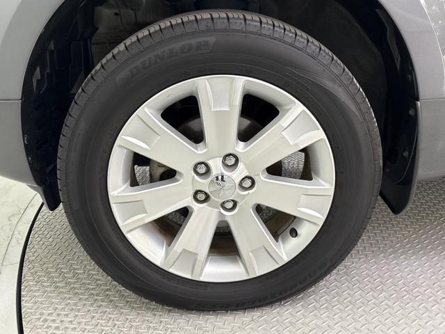 デリカＤ：５ Ｍ　横滑り防止　寒冷地仕様　ＡＢＳ　フルフラット　盗難防止システム　衝突安全ボディ　４ＷＤ　エアバッグ　パワーウィンドウ　スマートキー　３列シート　キーレスエントリー　オートライト　パワーステアリング（14枚目）