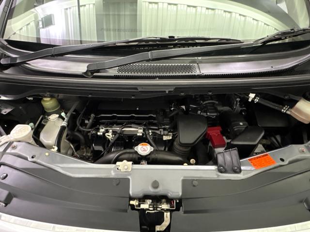 デリカＤ：５ Ｍ　横滑り防止　寒冷地仕様　ＡＢＳ　フルフラット　盗難防止システム　衝突安全ボディ　４ＷＤ　エアバッグ　パワーウィンドウ　スマートキー　３列シート　キーレスエントリー　オートライト　パワーステアリング（15枚目）