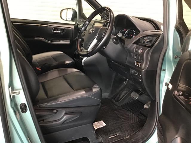 エスクァイア Ｇｉ　衝突安全ボディ　シートＨ　ウォークスルー　スマートキーＰスタート　アイドリングＳＴＯＰ　イモビライザー　オートクルーズコントロール　キーレス　ＡＢＳ　３列　Ｗエアコン　ＬＥＤヘッドライト　オートライト（18枚目）